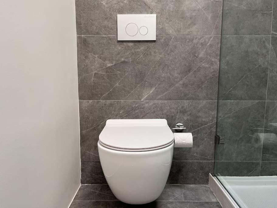 New Ample And Cozy One Bedroom Apt In Brooklyn At Rem-Casa New York Exteriör bild
